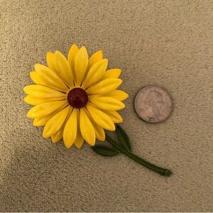 Vintage daisy brooch yellow enamel green stem pin costume jewelry hippie 1960s